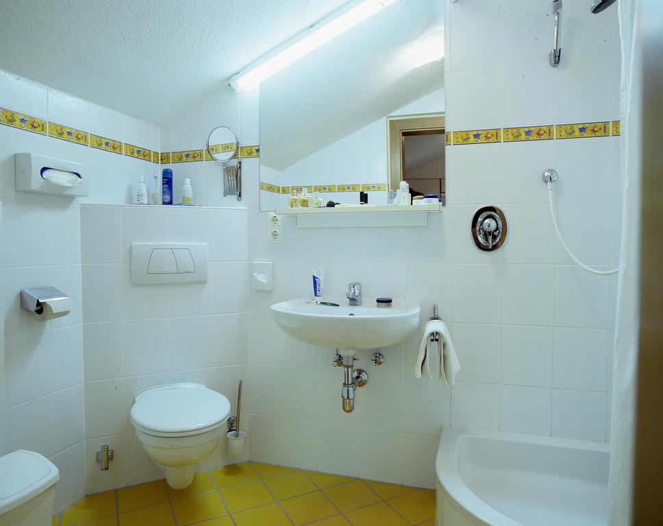 Haus Wallis Hotel Lech am Arlberg Szoba fotó