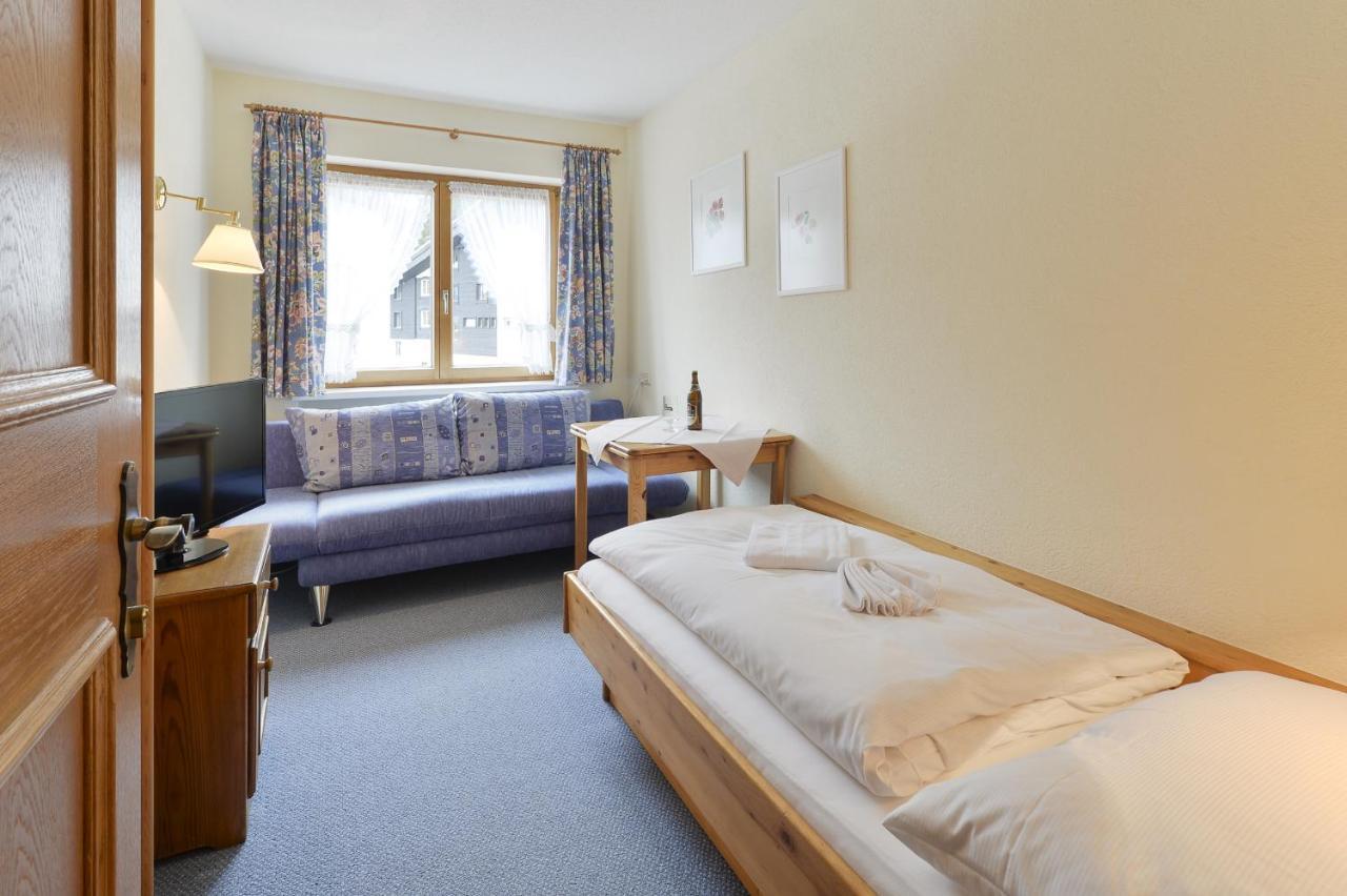 Haus Wallis Hotel Lech am Arlberg Szoba fotó