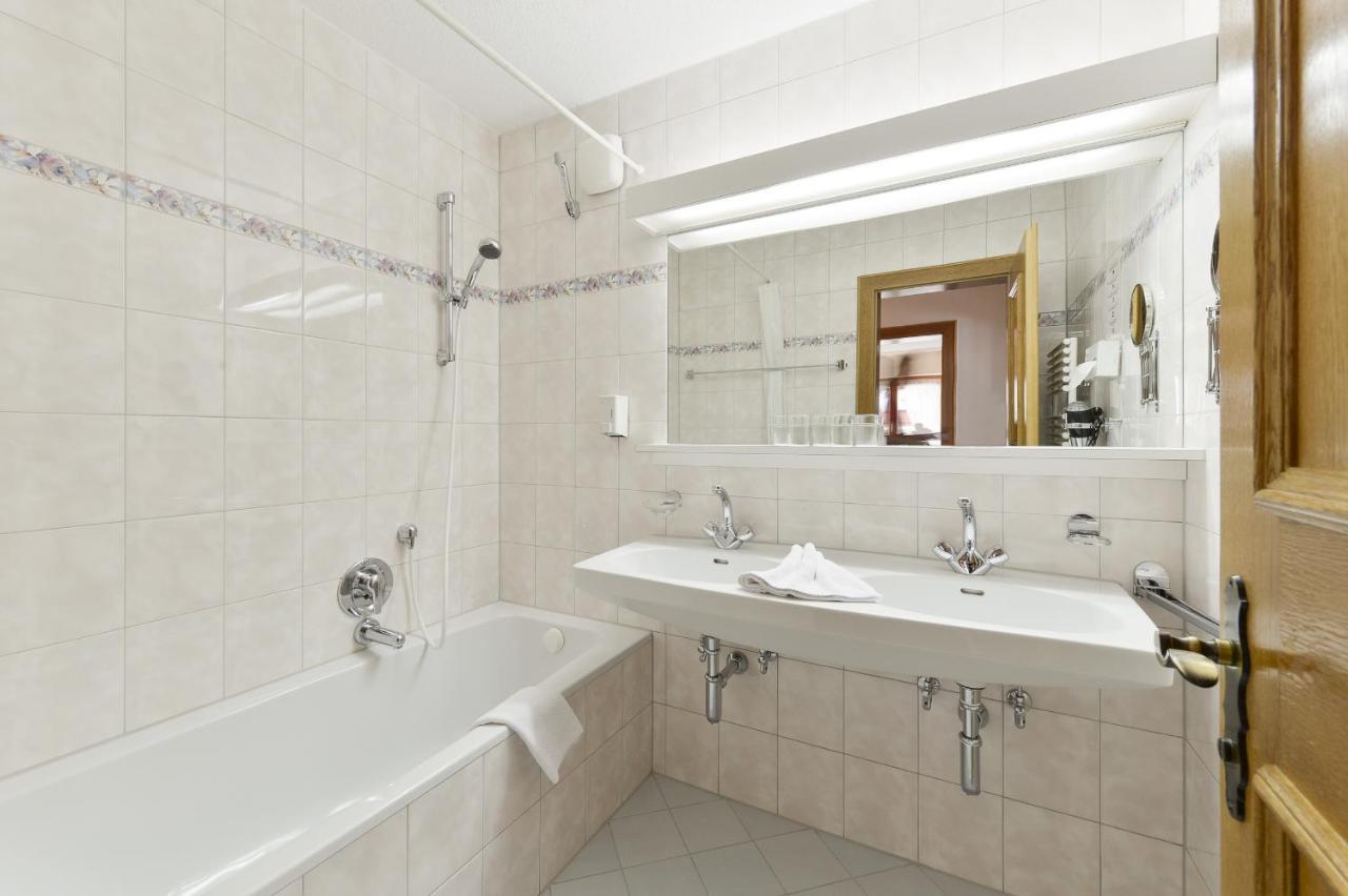 Haus Wallis Hotel Lech am Arlberg Szoba fotó